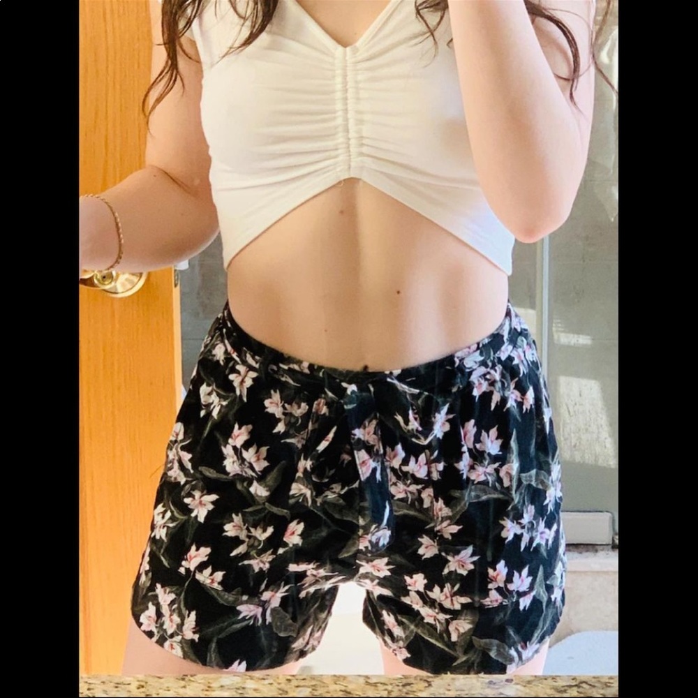 Hollister floral shorts